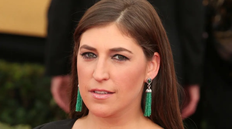 Mayim Bialik's father died in 2015